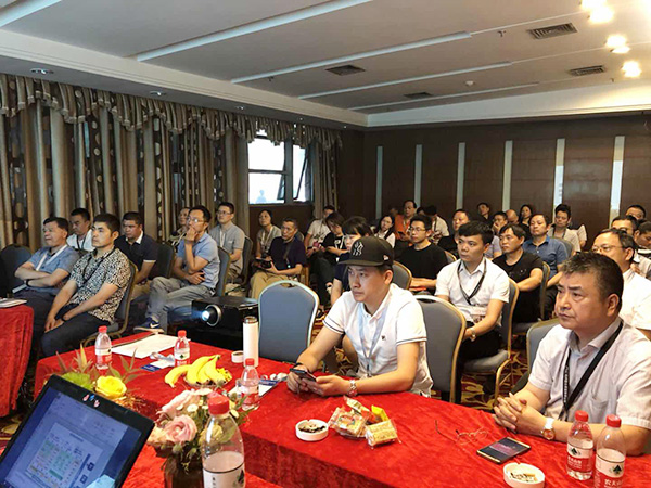 智能制造論壇峰會(huì)現(xiàn)場(chǎng) 智能制造論壇峰會(huì)現(xiàn)場(chǎng)